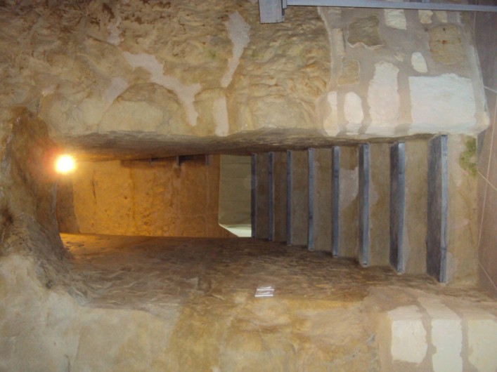 Location de vacances - Gîte à Dénezé-sous-Doué - escalier en ardoises du séjour à la chambre