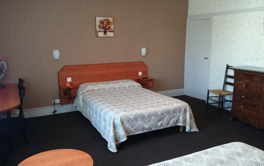 Location de vacances - Hôtel - Auberge à Lons-le-Saunier - Chambre 4 personnes 2 grands lits