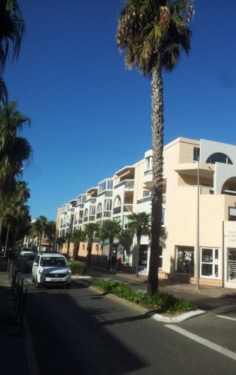 Location de vacances - Appartement à Sanary-sur-Mer - Immeuble Vue d'ensemble