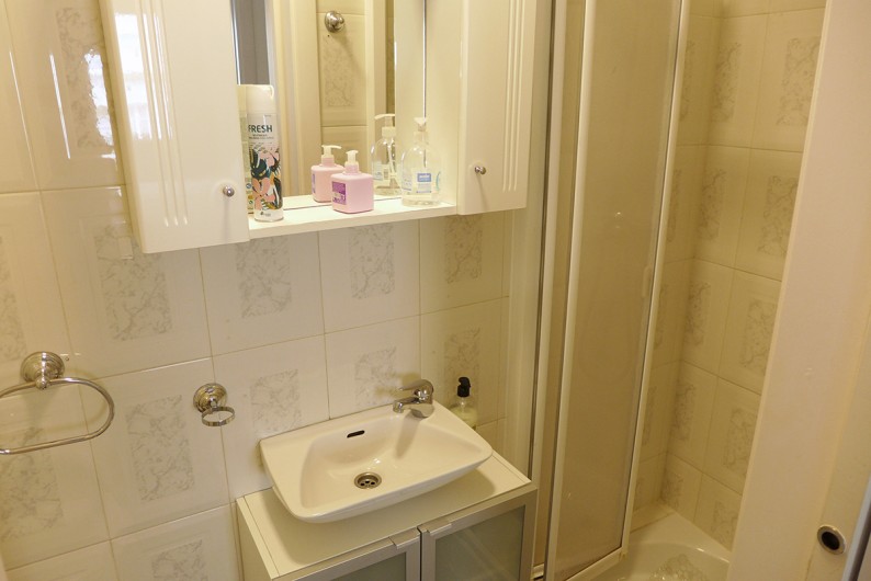 Location de vacances - Appartement à Nerja - Salle de bain avec douche