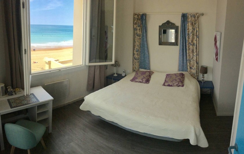 Location de vacances - Hôtel - Auberge à Soorts-Hossegor - Chambre avec vue sur l'océan, baignoire, toilettes et une terrasse (2pers)