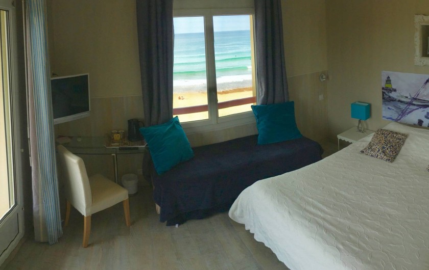 Location de vacances - Hôtel - Auberge à Soorts-Hossegor - Chambre avec vue sur l'océan, douche, toilettes, canapé et terrasse (2pers)