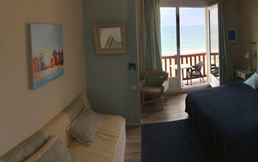 Location de vacances - Hôtel - Auberge à Soorts-Hossegor - Chambre avec vue sur l'océan, douche, toilettes, canapé et terrasse (2pers)