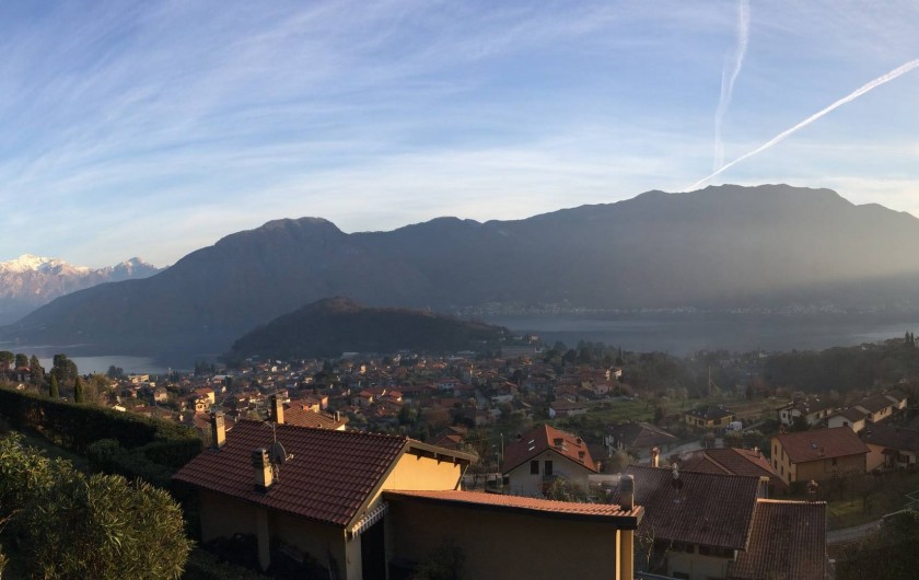 Location de vacances - Maison - Villa à Lenno - Vue panoramique depuis la terrasse avec Bellagio en fond