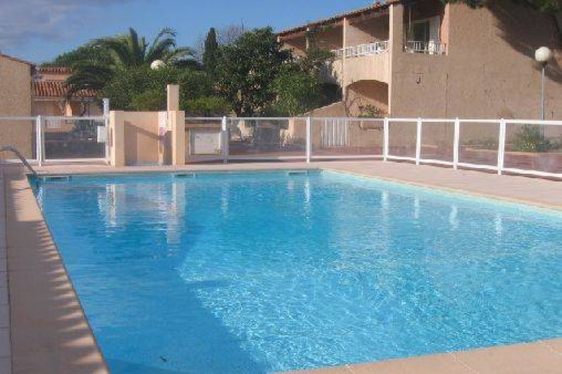 Location de vacances - Villa à Le Lavandou - La piscine de la résidence