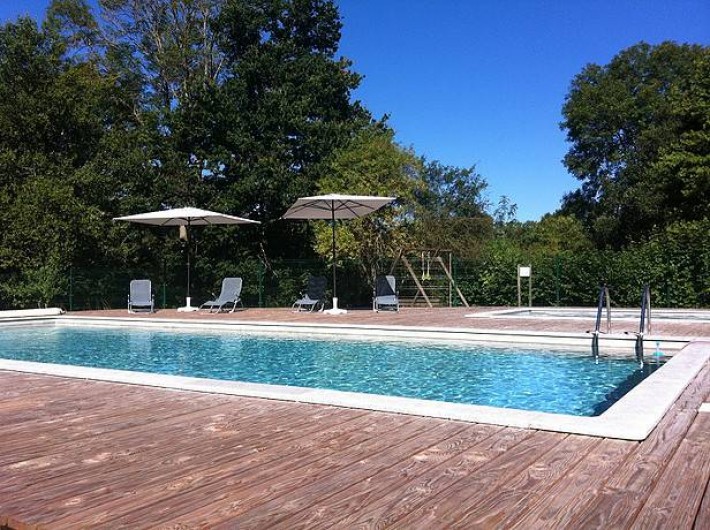Location de vacances - Insolite à La Châtre - Une piscine + pataugeoire + belle terrasse sont à disposition