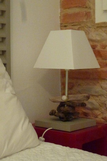 Location de vacances - Villa à La Palme - lampe de chevet en bois flotté