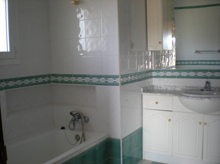Location de vacances - Villa à Xàbia - salle de bain avec Baignoire ET douche fermée