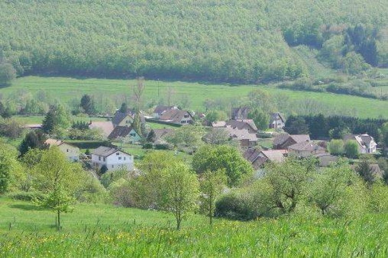 Location de vacances - Chambre d'hôtes à Saint-Pierre-Bois - Vue du saint Gilles sur notre charmant petit village