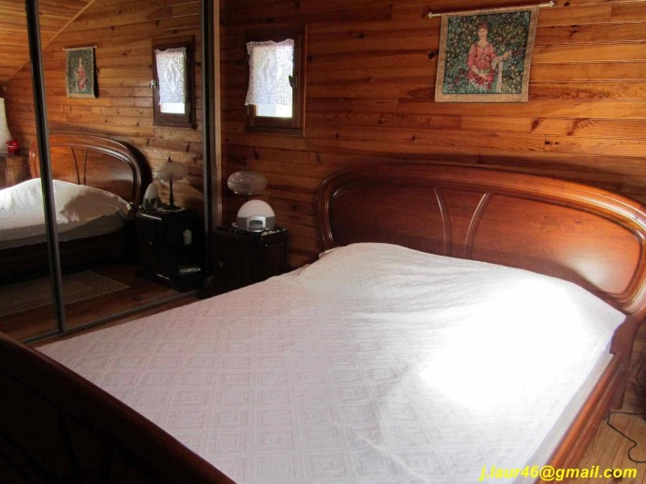 Location de vacances - Gîte à Valprionde - Chambre 1 avec un lit en 160, un dressing et un lit bébé