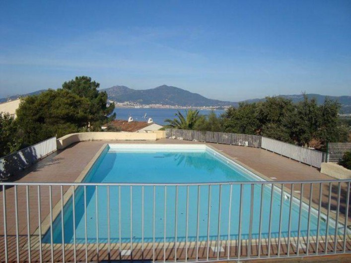 Location de vacances - Maison - Villa à Ajaccio - Piscine réservé au résidents
