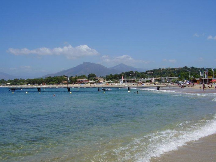 Location de vacances - Maison - Villa à Ajaccio - Plage de Porticcio à 800 de la maison