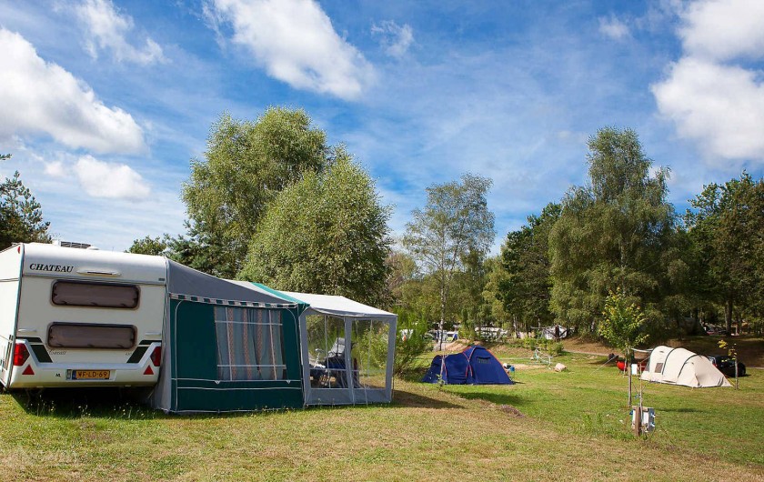 Location de vacances - Bungalow - Mobilhome à Beynat - De grands espaces de camping pour votre plus grand confort.