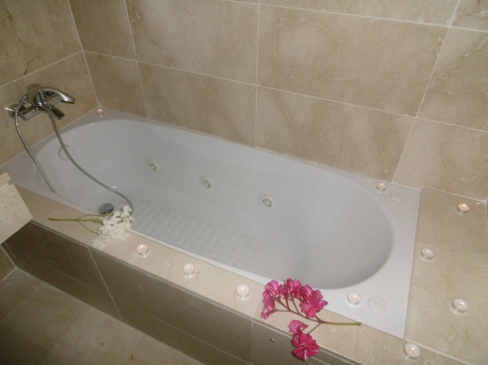 Location de vacances - Appartement à Marina de Casares - L'appartement dispose de deux salles de bains. (baignoire et douche)