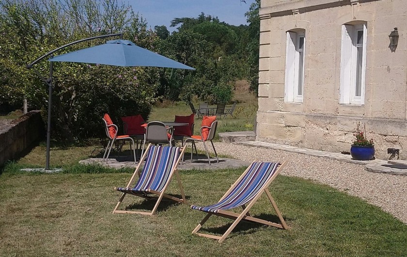 Location de vacances - Gîte à Bourg sur Gironde - Vue terrasse extérieure de la Villa
