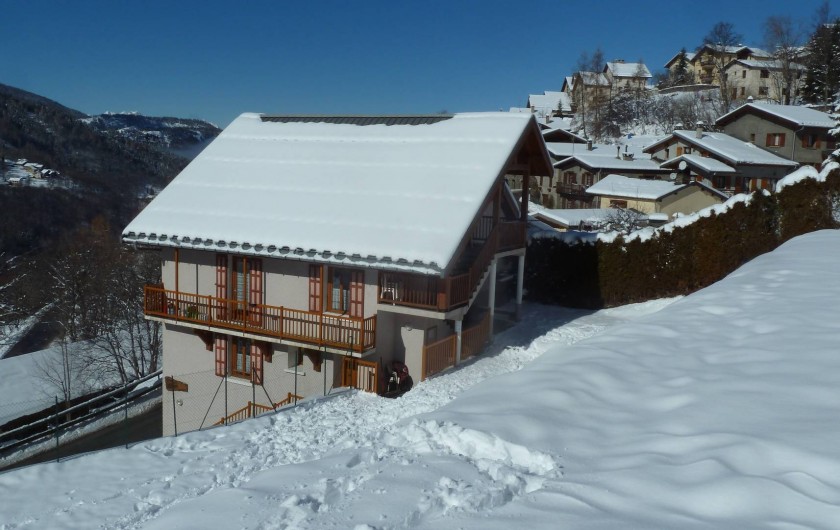Location de vacances - Gîte à Valmeinier - Le Chalet et son jardin/champ de neige, idéal pour les jeux des enfants