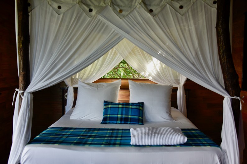 Hamac balancelle LAOS gris avec lit suspendu et moustiquaire