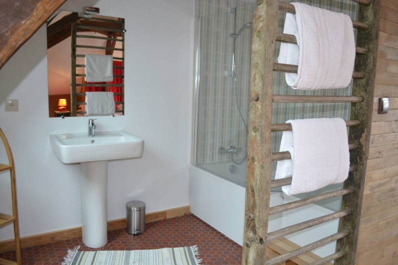 Location de vacances - Gîte à La Baconnière - Salle de bains attenante chambre 2ème étage