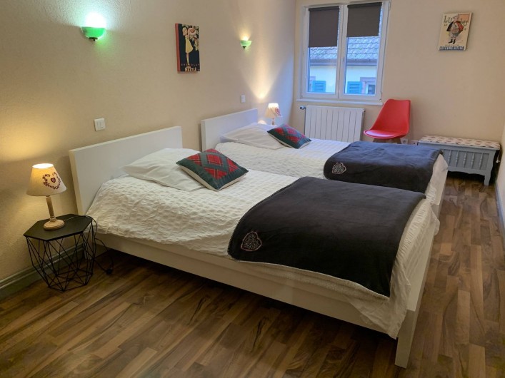 Location de vacances - Appartement à Eguisheim - la deuxième chambre avec 2 lits pour 1 personne