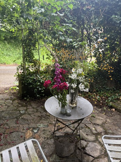 Location de vacances - Mas à Frayssinhes - petite Terasse devant cuisine