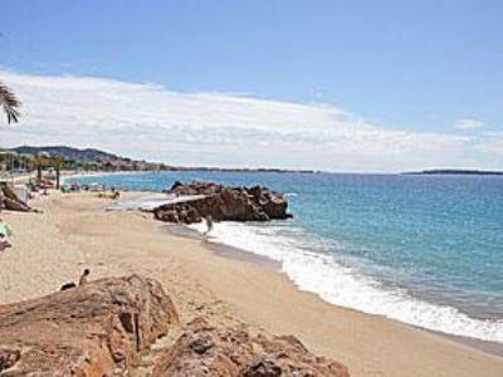Location de vacances - Appartement à Cannes la Bocca - la plage à deux pas