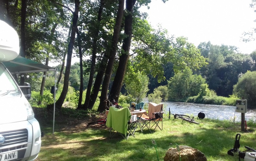 Location de vacances - Camping à Girac - emplacement bord de Dordogne