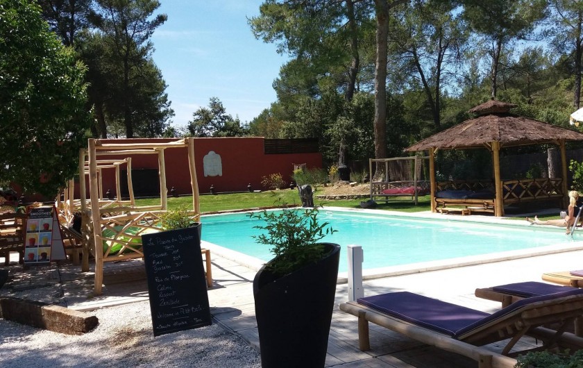 Location de vacances - Maison - Villa à Cheval-Blanc - restaurant piscine "le Gazebo" à 1km 700 réservation obligatoire