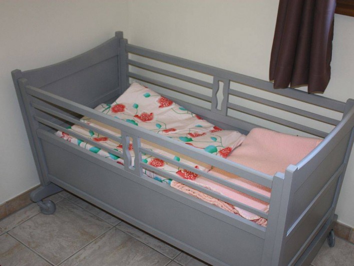 Location de vacances - Gîte à Cleurie - Equipement pour bébé avec lit mobile,  chaise haute.