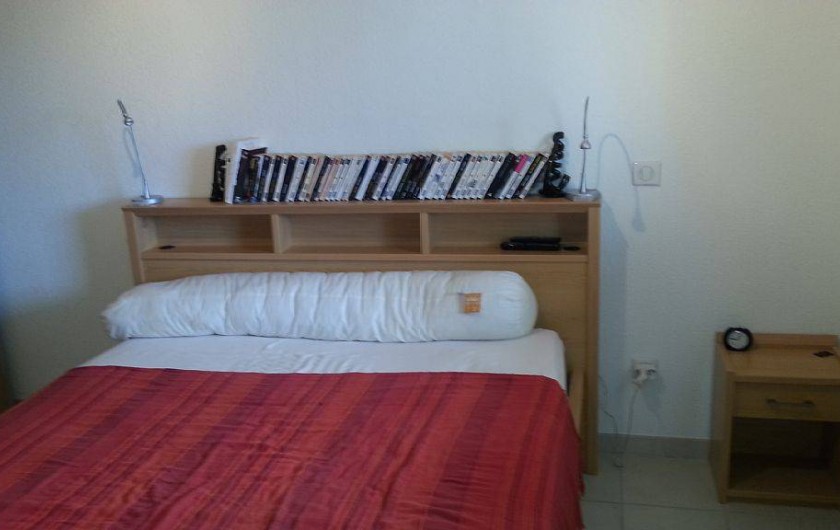 Location de vacances - Appartement à Porto-Vecchio - Lit 2 places avec lumières de chevet