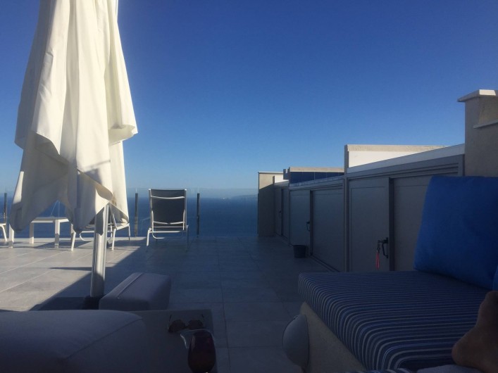 Location de vacances - Villa à Roses - confort et beauté de la terrasse solarium ensoleillée du levant au couchant