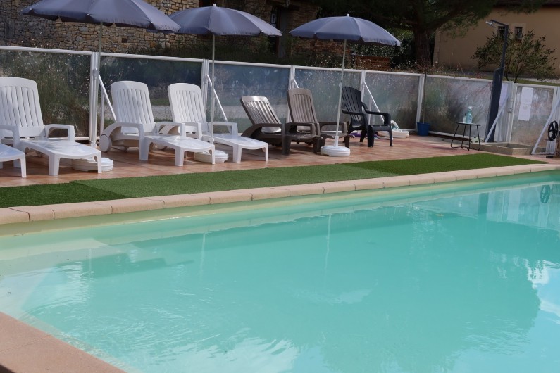 Location de vacances - Gîte à Salviac - Piscine chauffée avec bains de soleil, transat