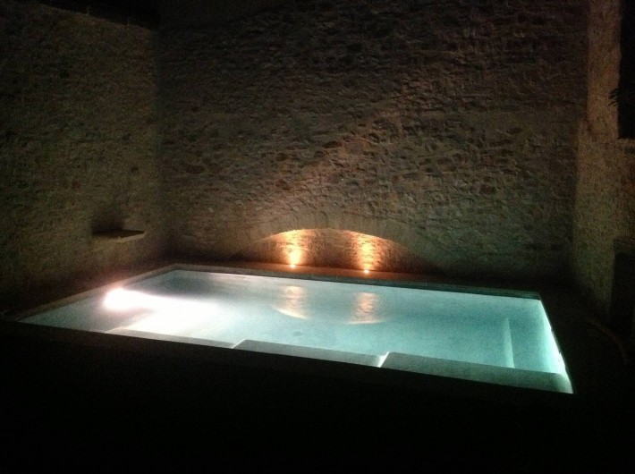 Location de vacances - Villa à Fontanes - piscine privative, entourée de murs en pierres sèches