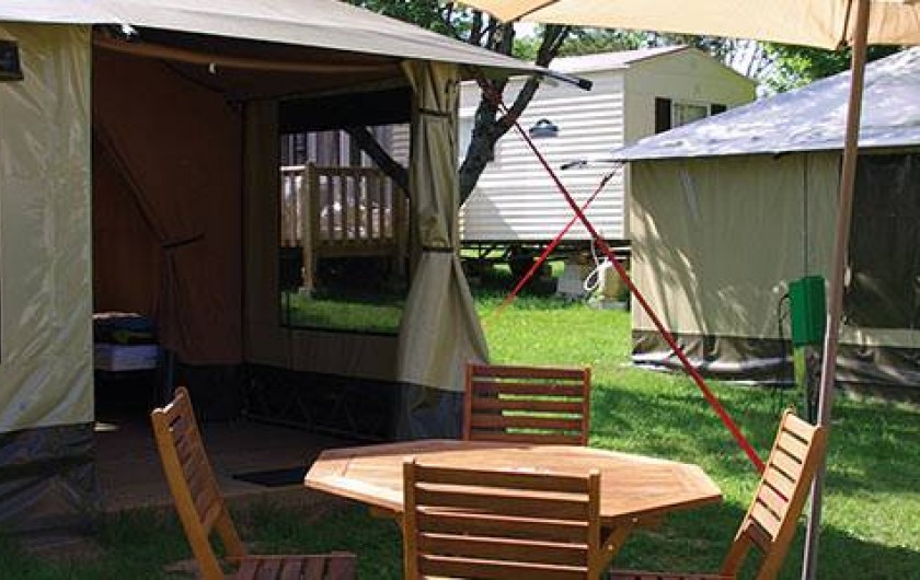 Location de vacances - Camping à Langogne - Location de tentes aménagées entièrement équipées pour 4 personnes