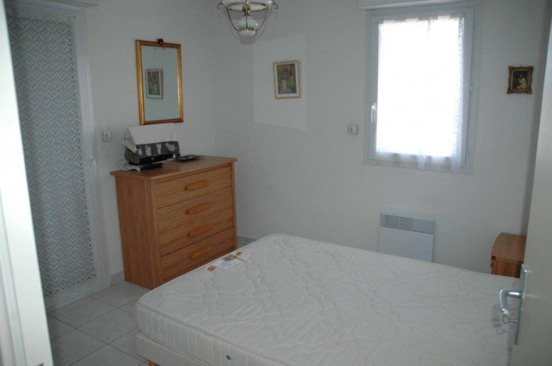 Location de vacances - Appartement à Canet-en-Roussillon - chambre avec accès sur la terrasse face mer
