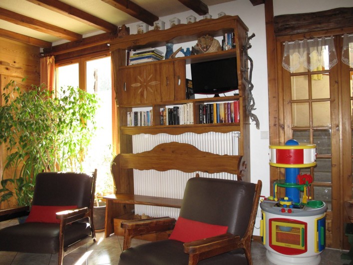 Location de vacances - Gîte à Saint-Agnan-en-Vercors - tv et jeux dans le salon