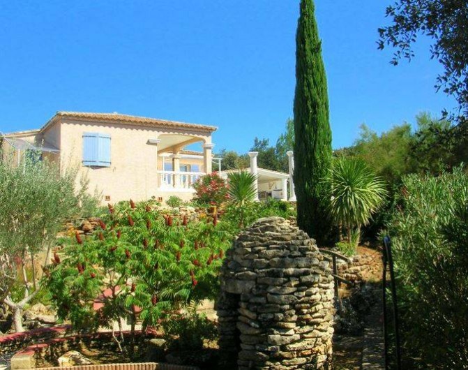 Location de vacances - Villa à Vers-Pont-du-Gard - Au calme mais pas isolée à 800 m du centre village, entièrement clôturé.