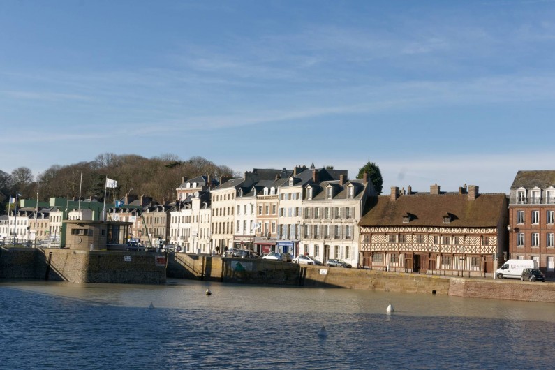 Location de vacances - Appartement à Saint-Valery-en-Caux - Vue du bassin et du port depuis le balcon de l'appartement