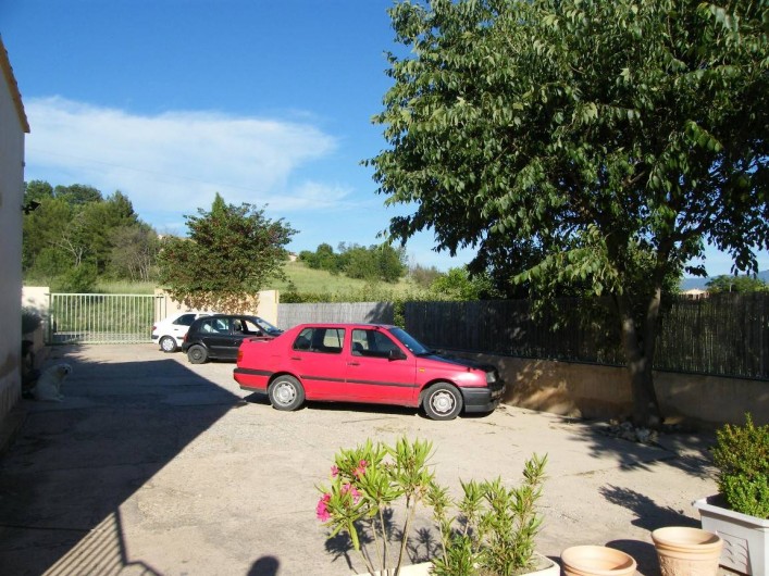 Location de vacances - Gîte à Gargas - Parking privé