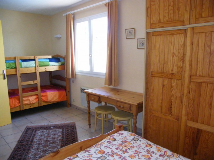 Location de vacances - Gîte à Gargas - Les lits superposés de la chambre