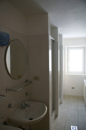 Location de vacances - Maison - Villa à Valle Aurina - une salle de douche avec 3 douches