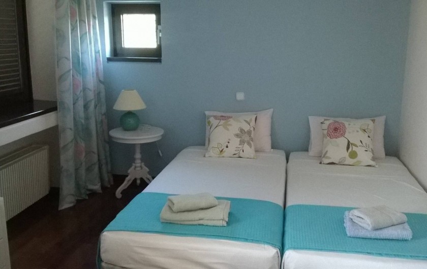Location de vacances - Villa à Corfu - Bedroom A on 1st floor, door opens on private terrace with fantastic view.
