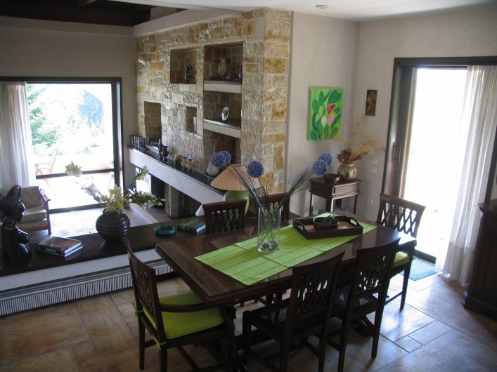 Location de vacances - Villa à Corfu - The indoor dining area, above the lounge and veranda.