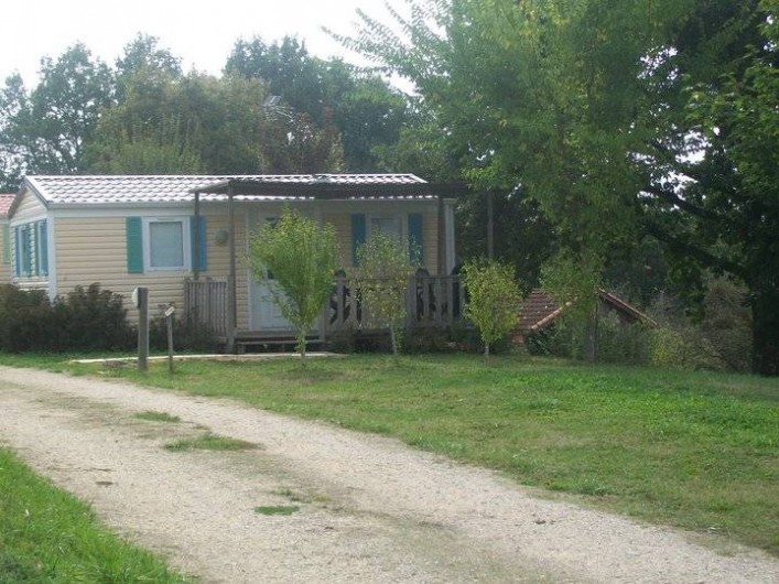 Location de vacances - Bungalow - Mobilhome à Villefranche-du-Périgord - Mobile Home SUPER MERCURE : 4-7p à partir de   65 EUR /nuit - 245 EUR /sem.