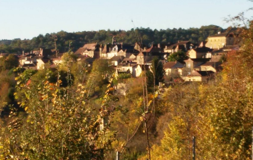 Location de vacances - Bungalow - Mobilhome à Villefranche-du-Périgord - Vue depuis le camping sur la Bastide médiévale de Villefranche du Périgord