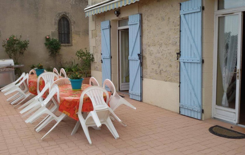 Location de vacances - Gîte à Castelnau-sur-Gupie - la nouvelle terrasse en pavés