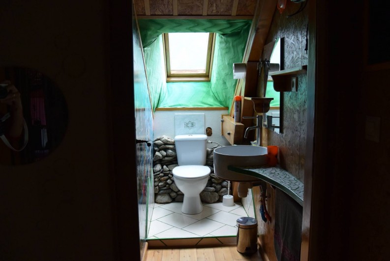 Location de vacances - Villa à Les Vabres - L'espace toilette à l'étage ...