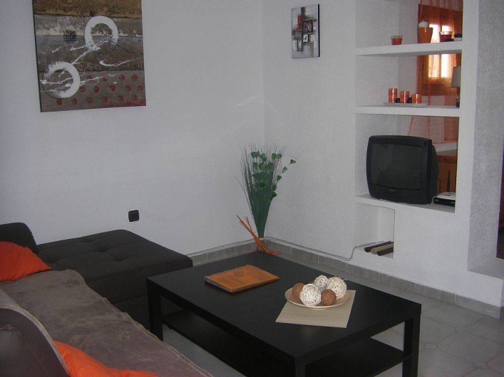 Location de vacances - Appartement à Orihuela - salon  + Télévision écran plat (photo non conforme)