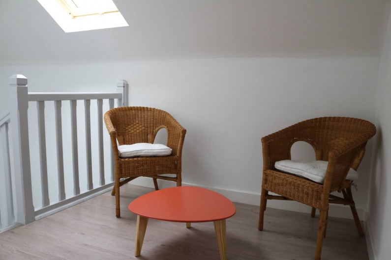 Location de vacances - Appartement à Aix-les-Bains - Hall d'accueil à l'étage sur le pallier de l'Emeraude et Rubis