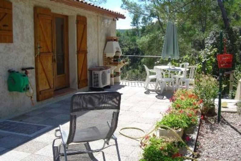 Location de vacances - Appartement à Esparron-de-Verdon - Location N 1  Grande terrasse avec accès direct à la piscine chauffée