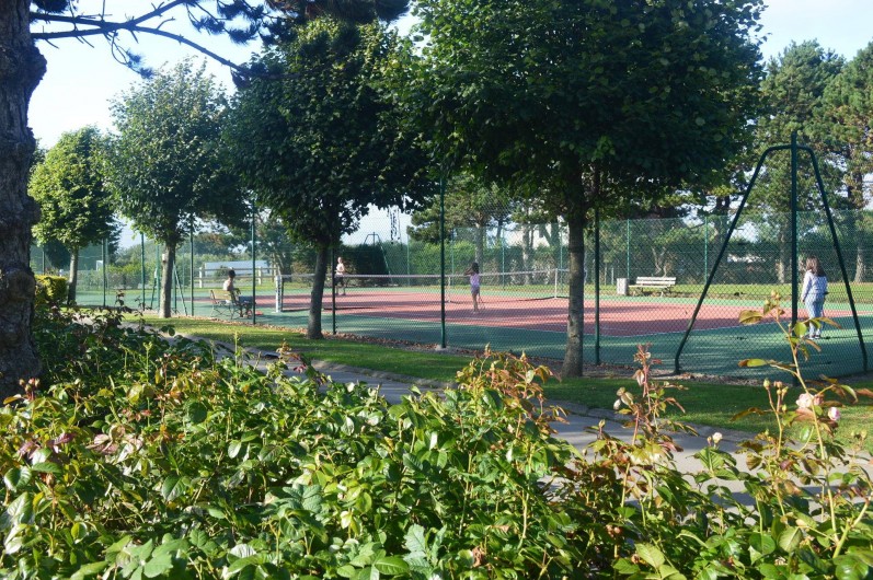 Location de vacances - Camping à Wacquinghen - tennis (gratuit)